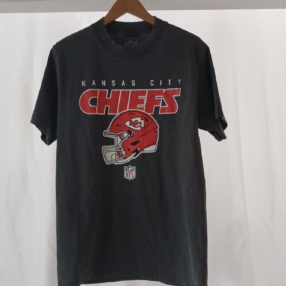 NFL Kansas City Chiefs Black and Red Tee
